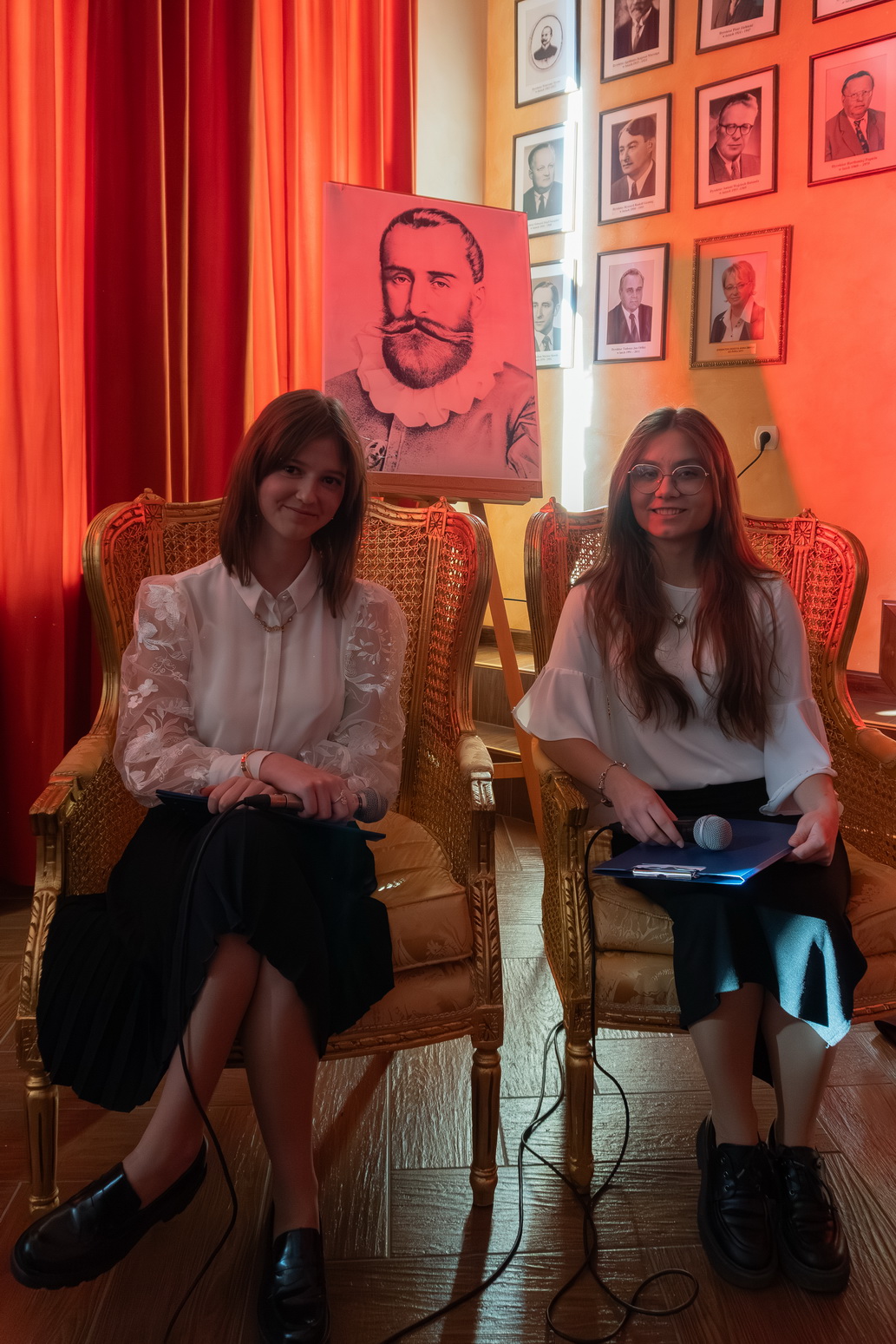 Zdjęcie 06.11.2025 Czytanie Narodowe-27fcfe4b52-2f62-4092-bec0-41c084cb8110.jpg w galerii Narodowe Czytanie poezji Jana Kochanowskiego A. D. 2025